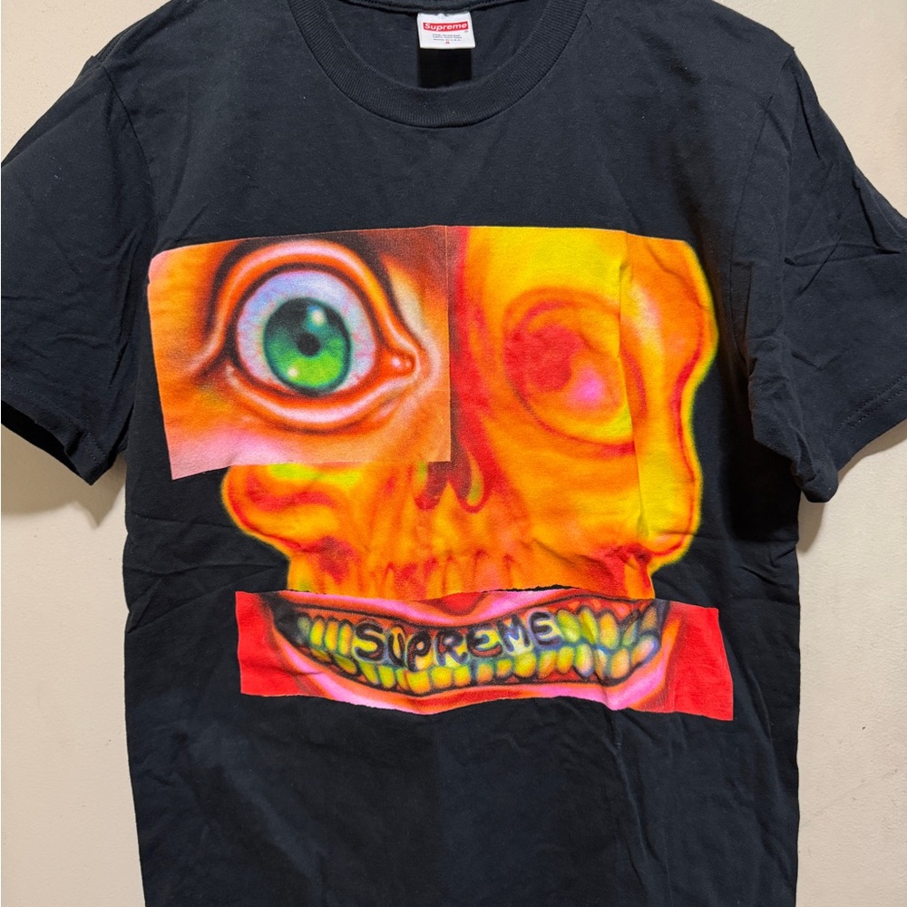 SUPREME Black Tee with Bold Graphic